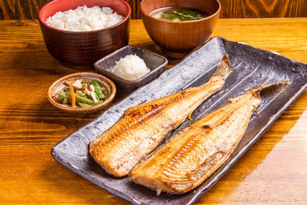 しんぱち食堂人気No.4 ほっけ定食(一尾)