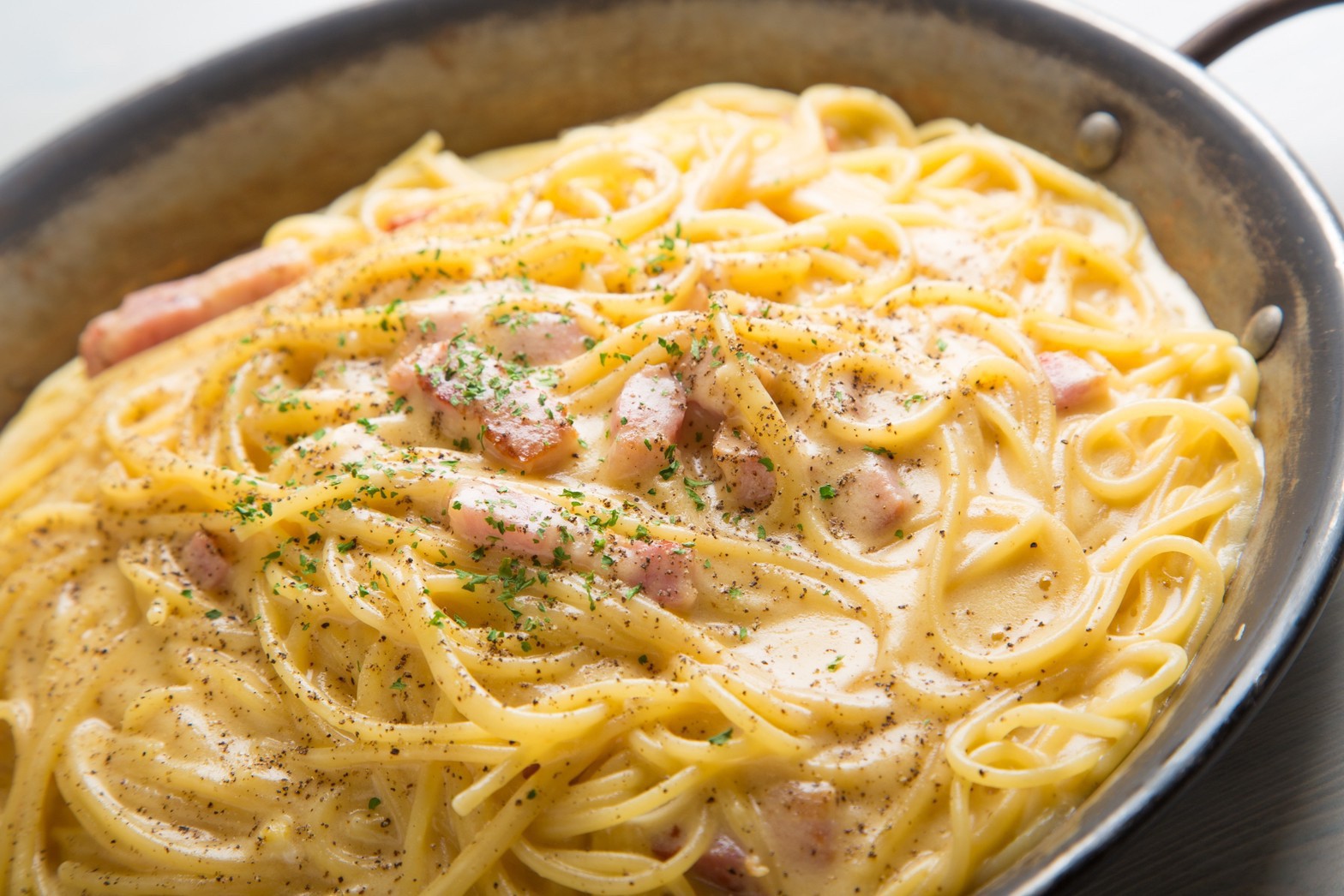 ココイロカフェ 炭焼き人のカルボナーラ【ホワイトソース】