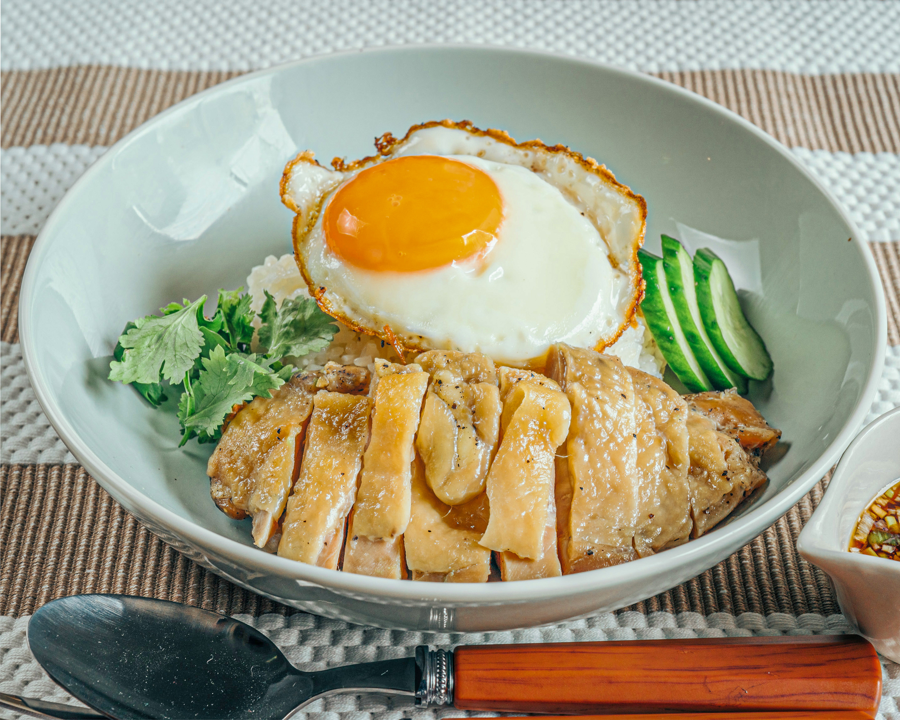 高たんぱく・糖質制限カオマンガイ 東京鶏飯食堂 【お月見】カオマンガイ(もも肉) [Fried Egg] Khaomangai(Thigh)